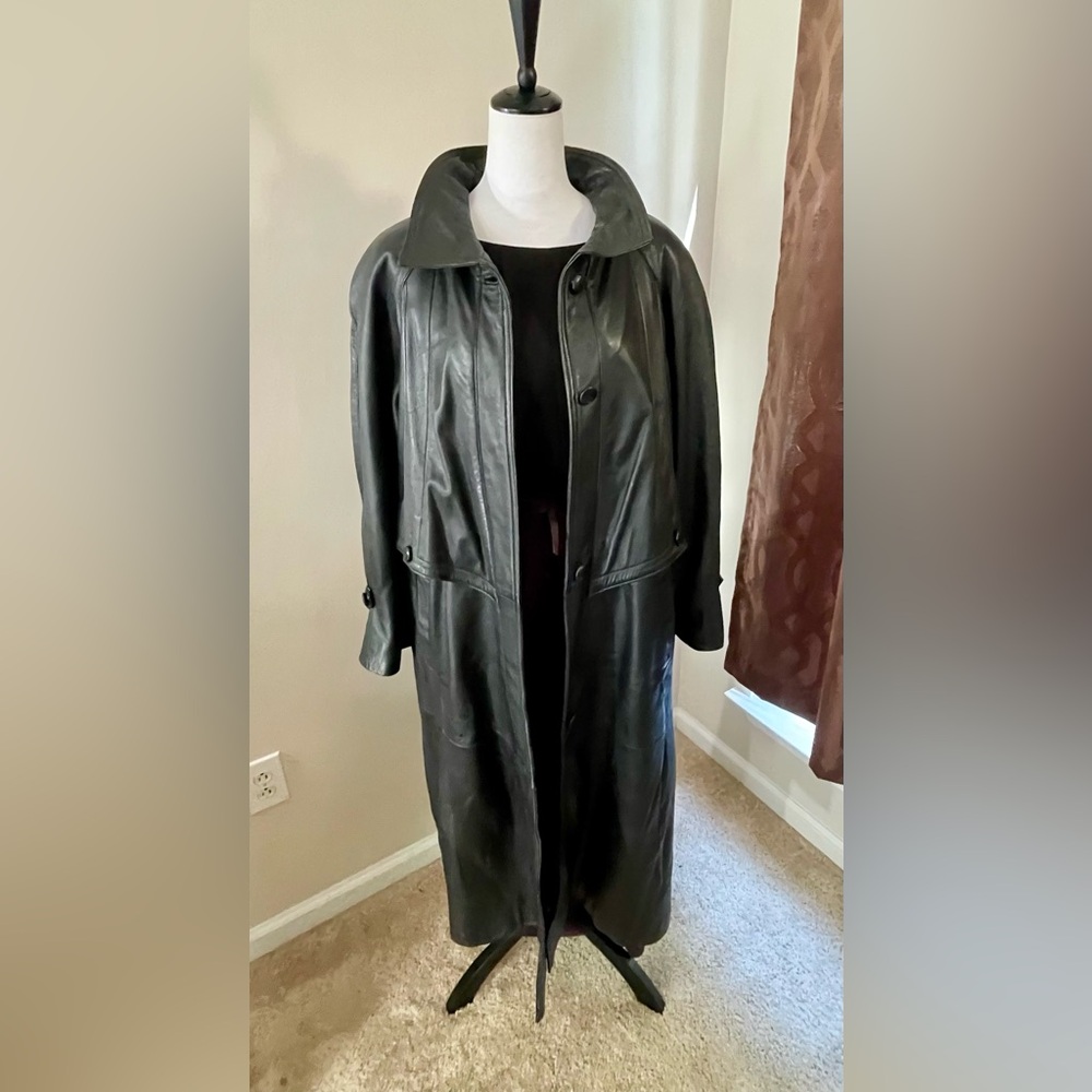Vintage Long Genuine Leather Black Winter Coat.  Excellent Condition! Size S/M